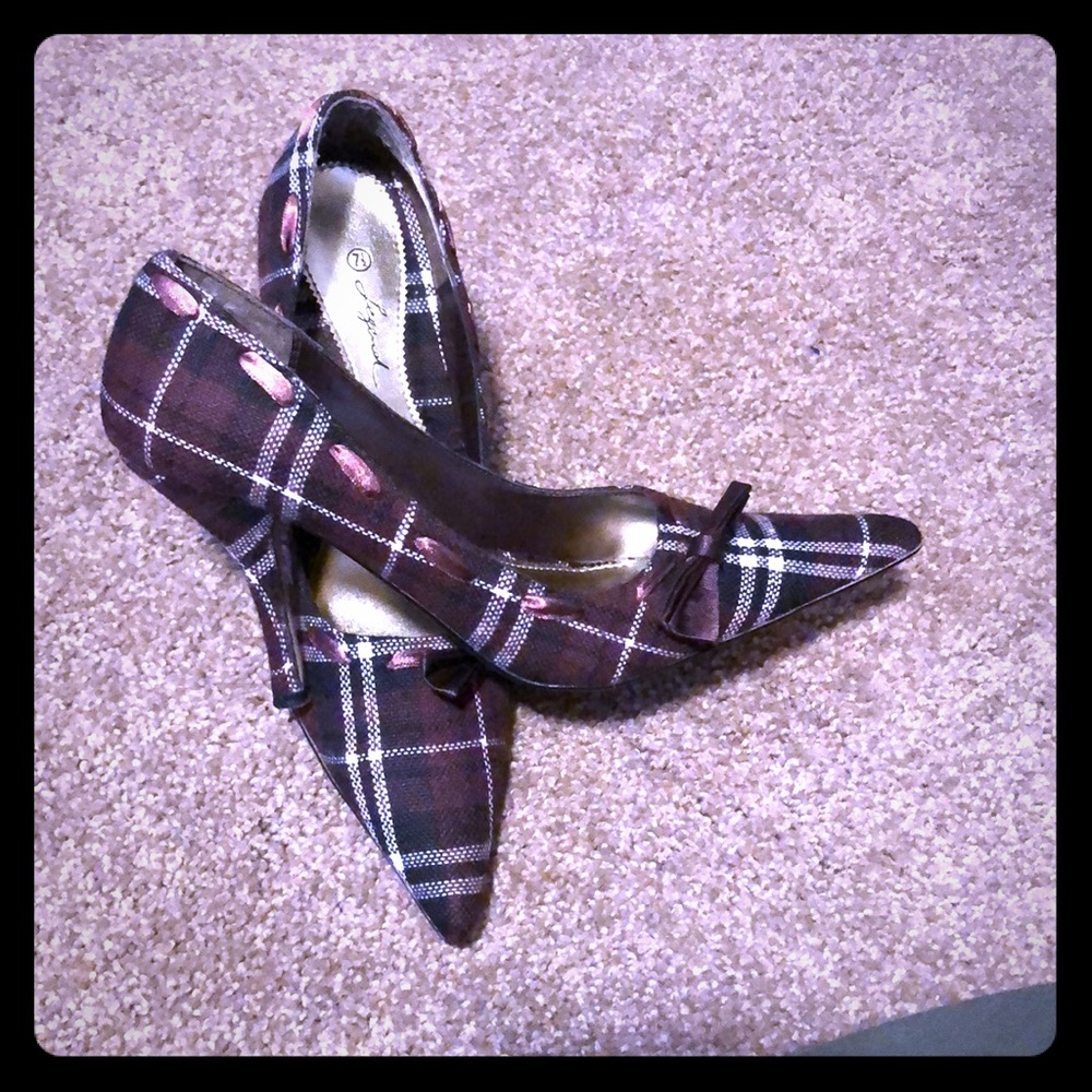 Vintage style pumps
